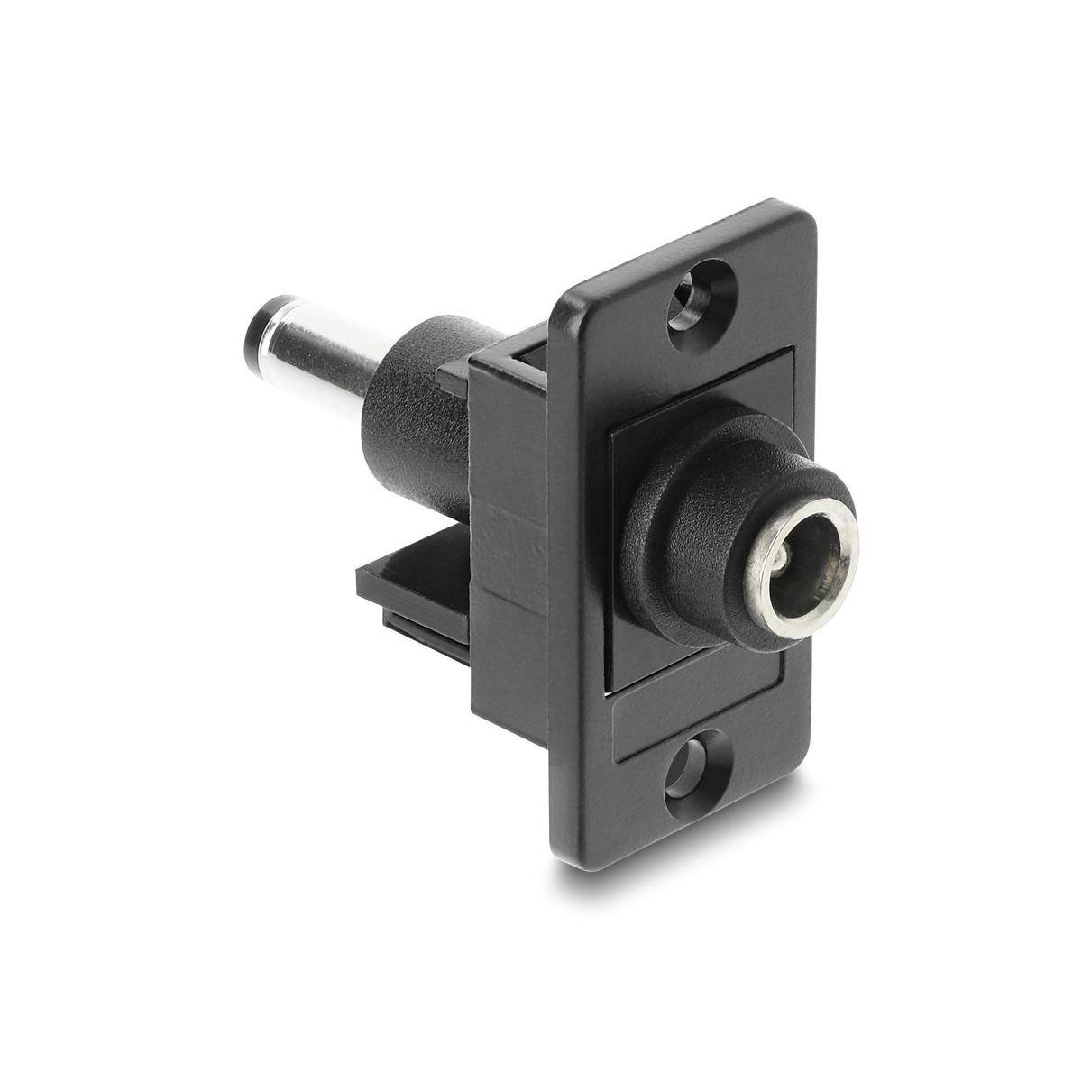 Eine schwarze rechteckige DC-Einbau-Strombuchse mit einer einzelnen Buchse und angeschlossenem Stecker, konzipiert für elektronische Geräteverbindungen.