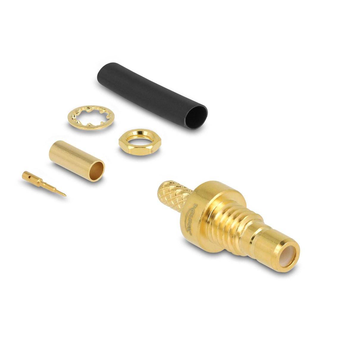 Goldener Koaxialkabel-Steckverbinder-Satz mit mehreren Teilen, einschließlich eines Verbinderkörpers, einer Hülse und eines Isolators, in einer Reihe angeordnet.