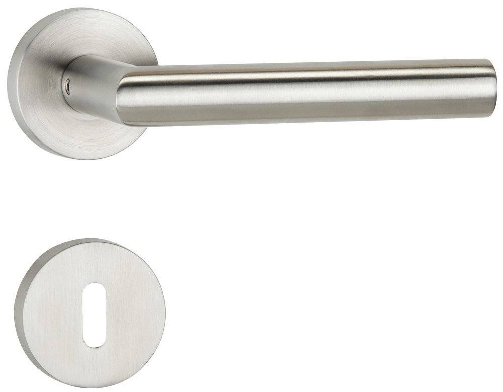 Ein silberner Türgriff und eine passende Schlüssellochblende mit ovaler Form vor weißem Hintergrund.