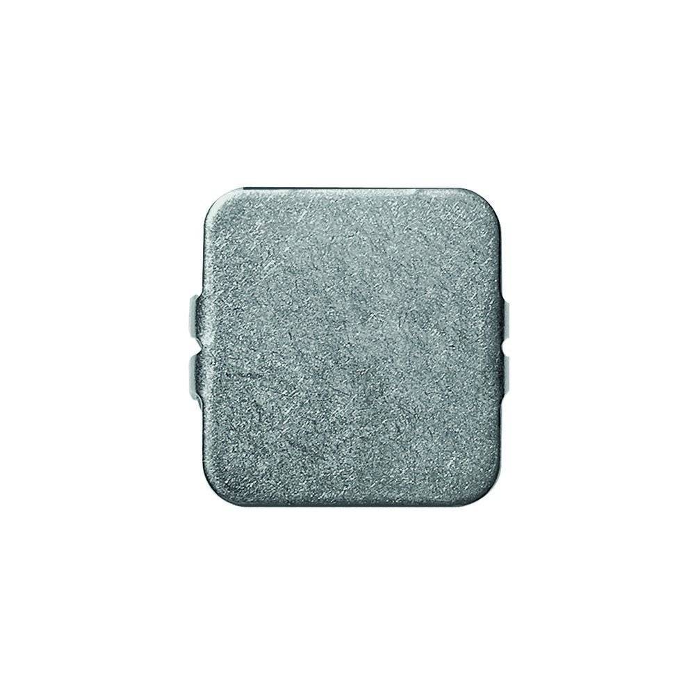 Eine quadratische Metallabdeckung mit strukturierter Oberfläche, die zur Verdeckung oder zum Schutz einer Stromverteilerdose oder Steckdose verwendet wird.