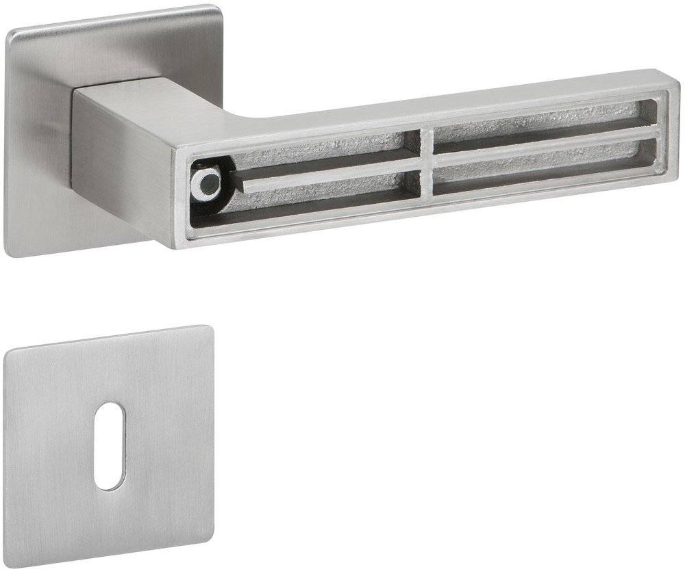 Eine an der Wand montierte metallische Schiebetürbeschlagkomponente mit einem rechteckigen Halterungsrahmen und sichtbarem Zahnradmechanismus, dargestellt mit einer passenden Platte.