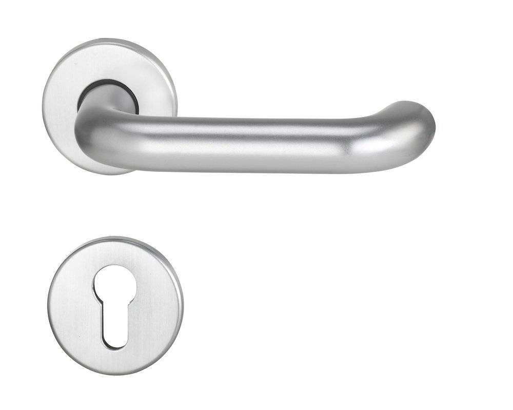 Silberner Türgriff mit passendem Schlüssellochschutz, beide mit modernem, minimalistischem Design auf weißem Hintergrund.