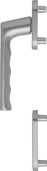 Eine Nahaufnahme eines metallischen Objekts mit gezacktem Rand. Das Objekt ist silberfarben und reflektiert Licht, was auf ein Schneid- oder Greifwerkzeug hindeutet.