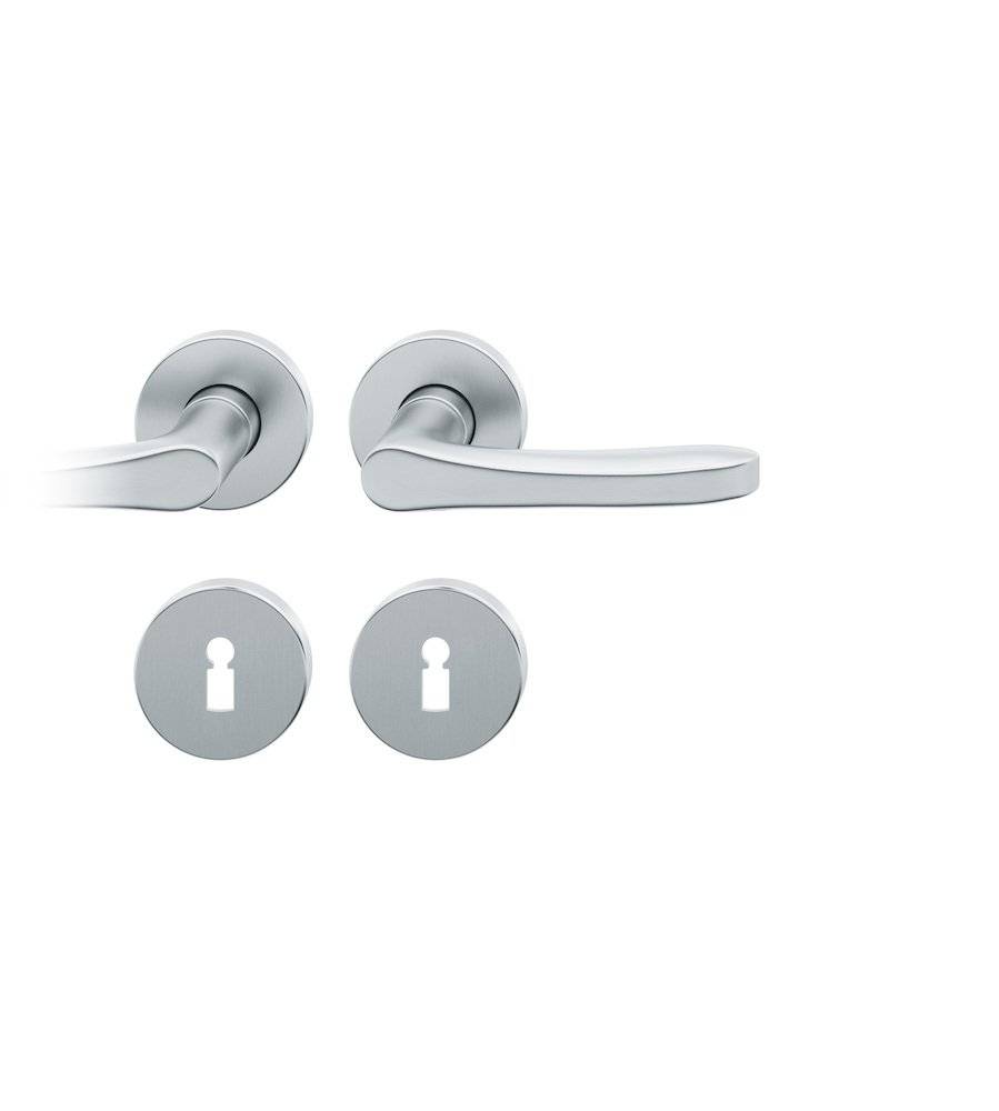 Silbernes Türklinkengarnitur mit Schlüssellochrosetten, seitliche Ansicht, zeigt modernes Design für Innentüren im Wohnbereich.