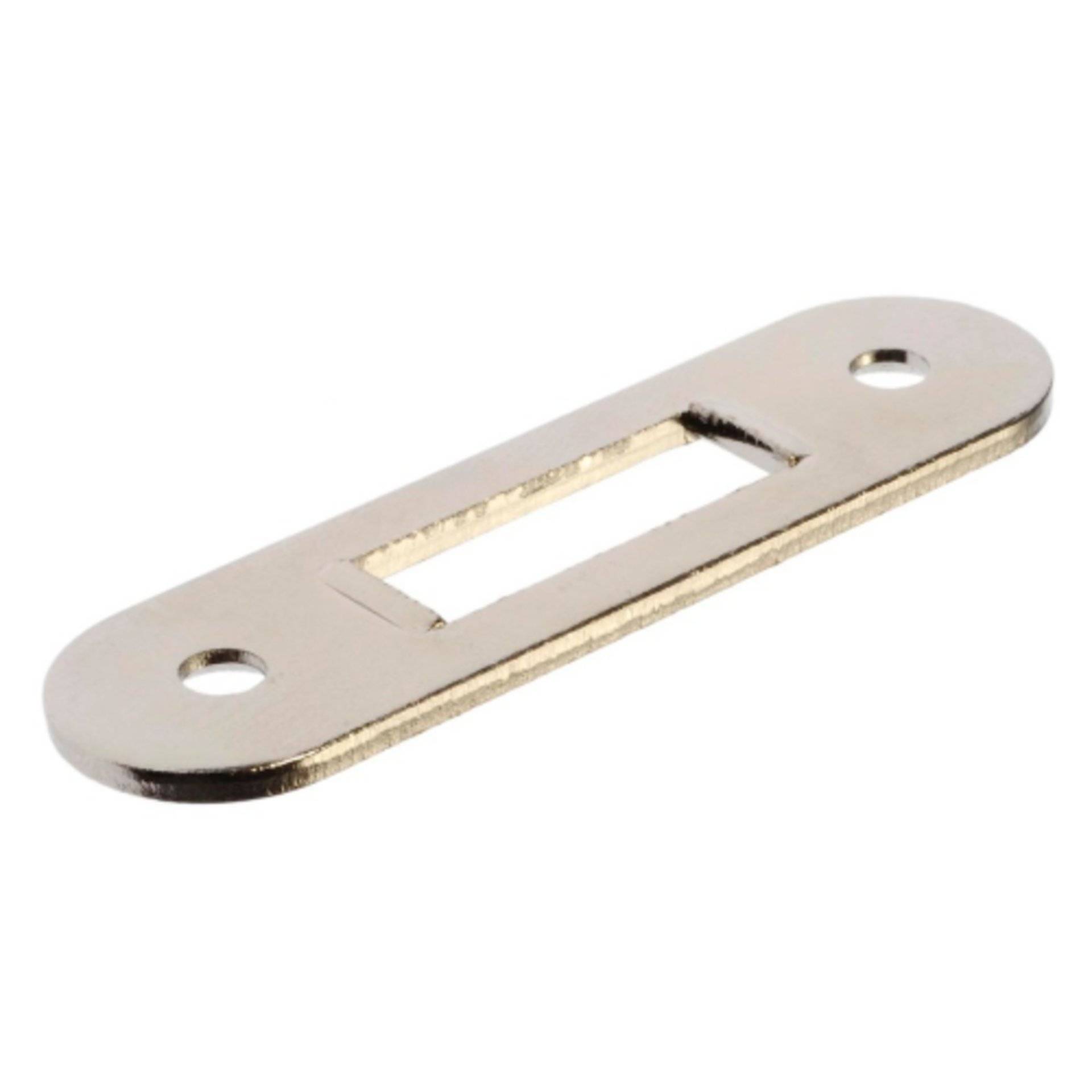 Eine Metallschlagplatte mit zwei Schraubenlöchern und einer rechteckigen Ausnehmung, die in Türverriegelungsmechanismen verwendet wird.