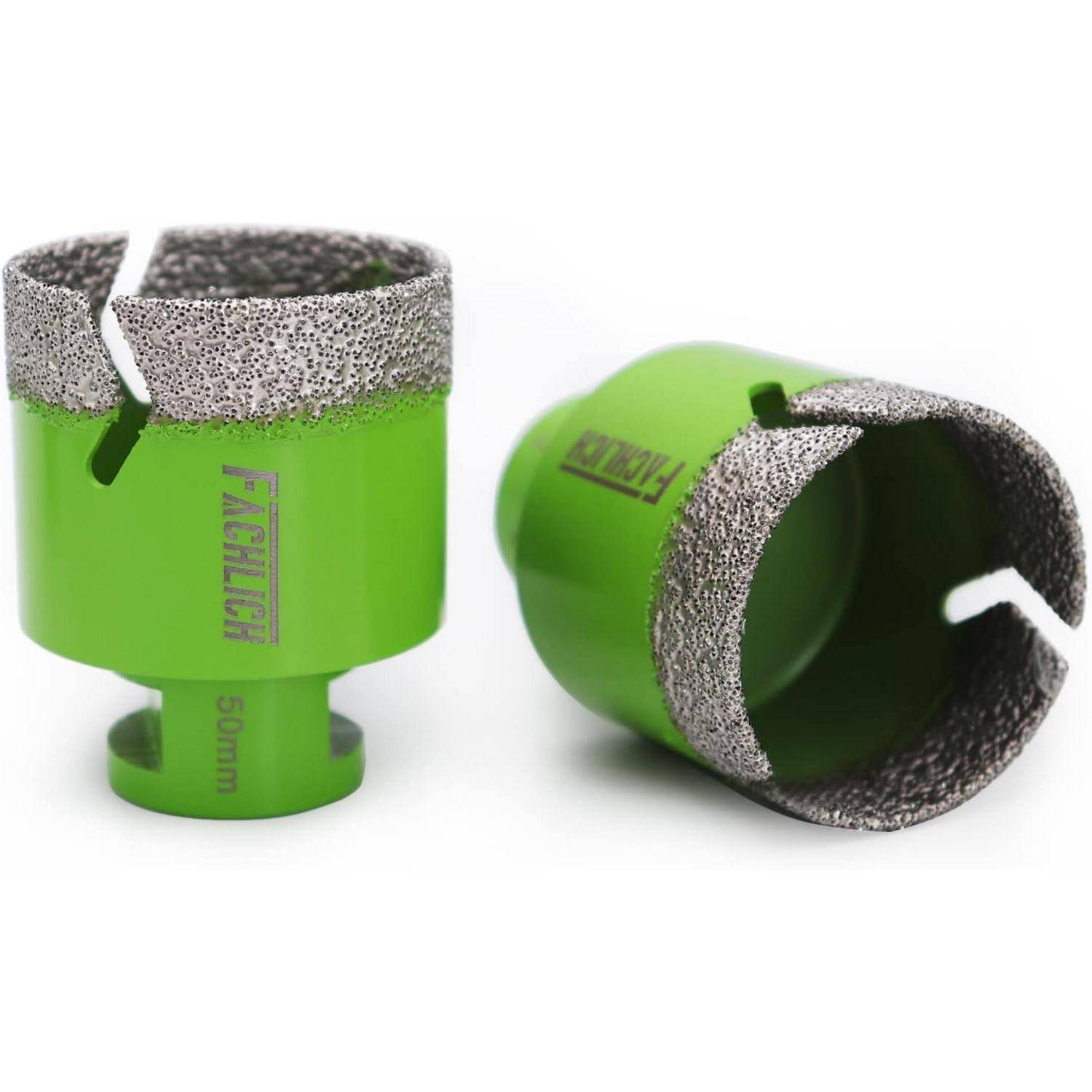 Zwei grüne Facelick-Diamant-Kernbohrer mit strukturierten Schneidkanten, nebeneinander dargestellt. Einer steht aufrecht, der andere ist geneigt.
