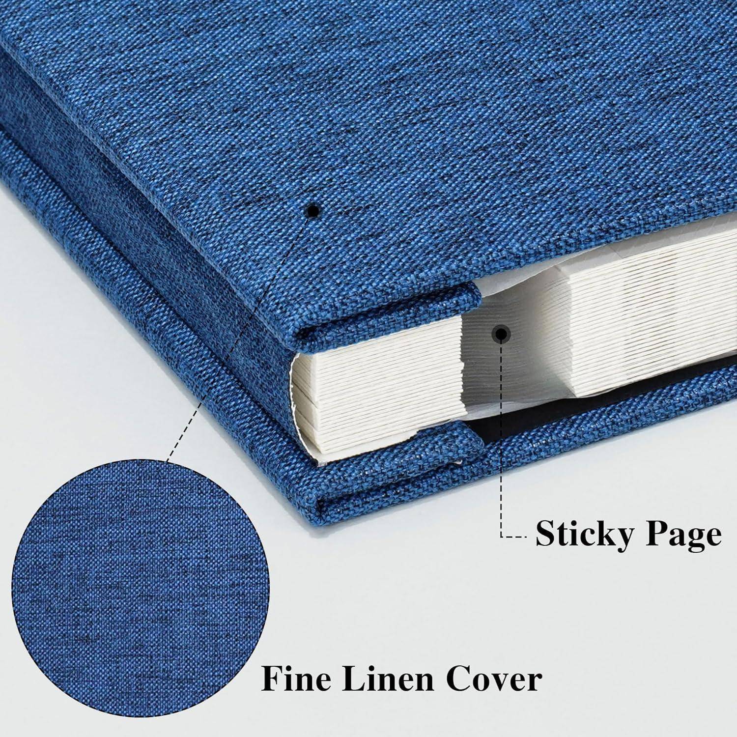 Ein blaues Notizbuch mit einem feinen Leineneinband, das teilweise geöffnet ist und klebrige Seiten zeigt. Eine Nahaufnahme zeigt die Textur des Leinen.