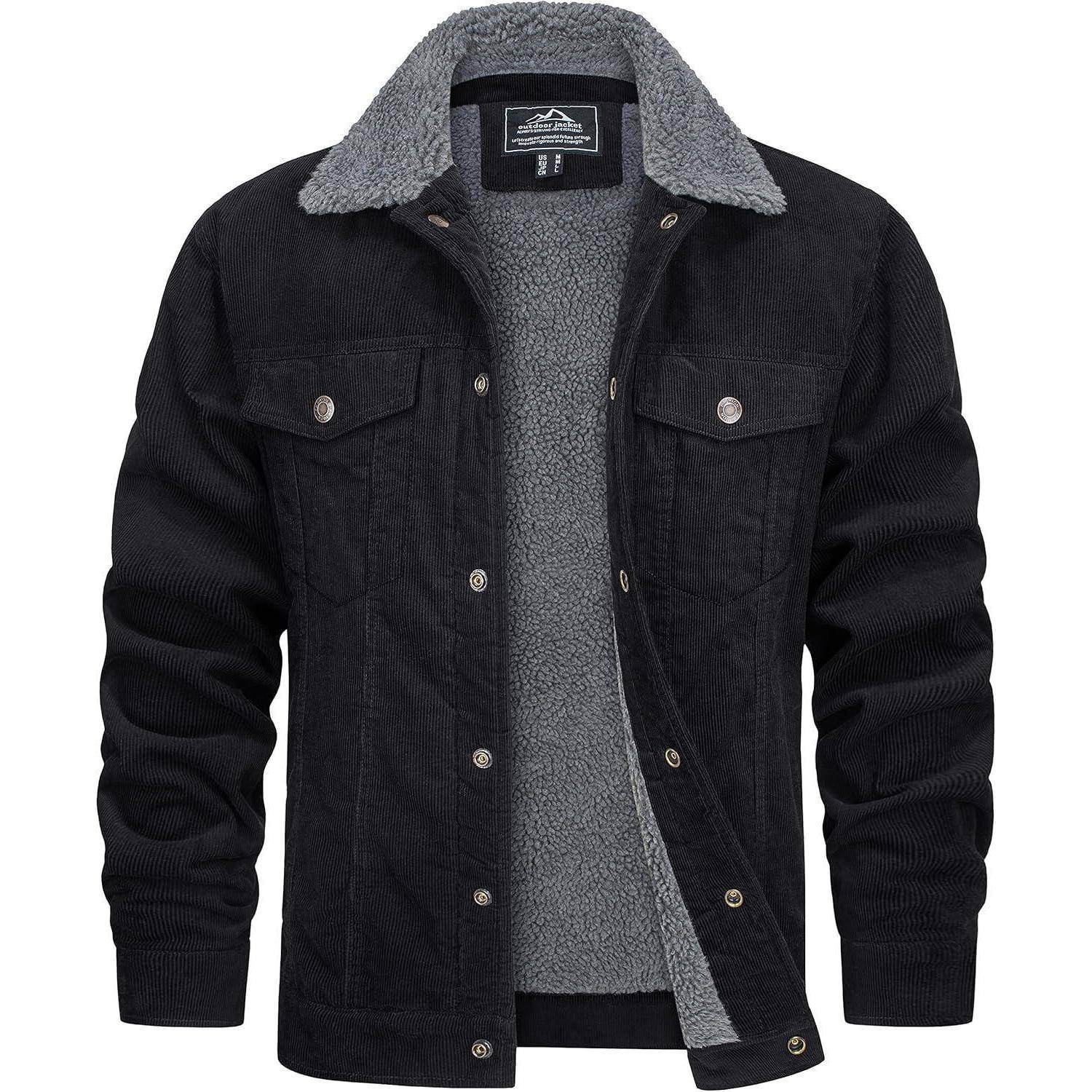 Eine schwarze Cordjacke mit grauem Sherpa-Futter, Knopfleiste vorne und zwei Brusttaschen ist auf einer unsichtbaren Schaufensterpuppe ausgestellt.