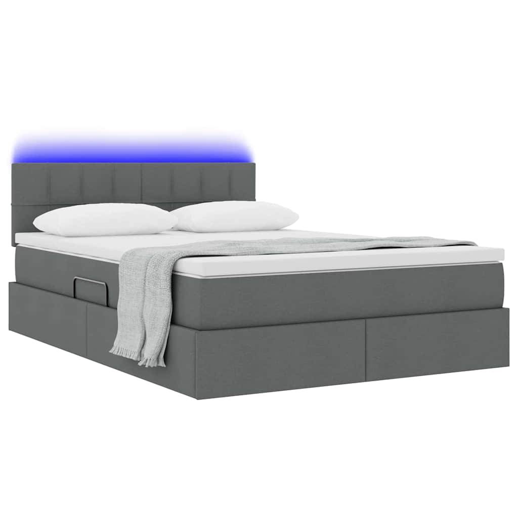 Ein modernes Bett mit grauem Polsterbezug, einer dicken Matratze, weißen Kissen und einer grauen Decke. Das Kopfteil ist mit sanfter, blauer LED-Beleuchtung ausgestattet.