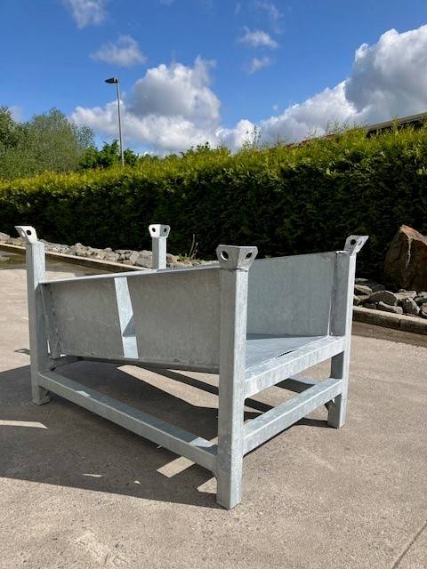 Schake 50118-5L Lager- und Transportpalette für Schnurrpfähle und Absperrleinenhalter Maße: 1200 x 800 x 620 mm <br><br>(Auf