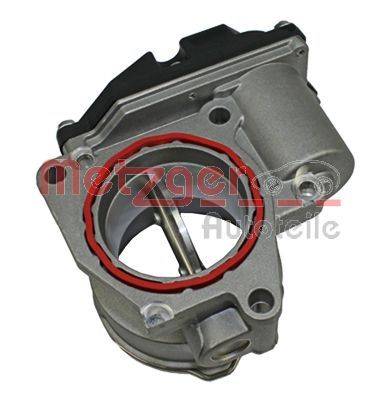 Ein mechanisches Bauteil mit einem Metallgehäuse und einer kreisrunden Öffnung, versehen mit einer roten Dichtung und einem rotierenden Ventil, gekennzeichnet mit 'Metzger Autoteile'.