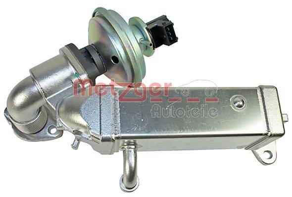 Automotorteil mit einem metallischen Abgasrückführungsventil (AGR-Ventil) mit einem darüber angebrachten Aktuator über einem Ansaugstutzen.