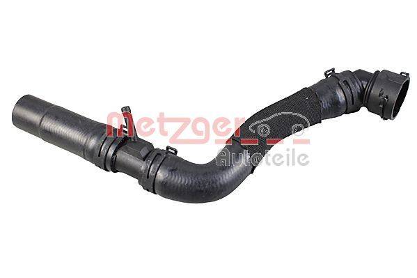 Ein schwarzer KühlerSchlauch mit Schellen, konzipiert für den Einsatz im Kühlsystem eines Motors.