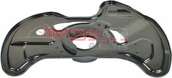 Ein metallisches Automobilbauteil mit gekrümmter Form und Befestigungslöchern, auf dem in roter Schrift 'Metzger' zu sehen ist. Wird in automotive Anwendungen eingesetzt.