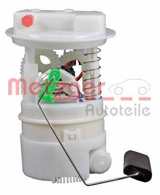 Eine weiße Kunststoff-Kraftstoffpumpeneinheit mit gewickelten Federn und einem grünen Sicherheitshaken, die innere mechanische Komponenten aufweist.