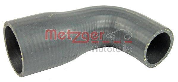 Ein schwarzer Gummischlauch mit teilweise sichtbarem Wort 'Metzger' in roter Schrift, der für automotive Zwecke verwendet wird.