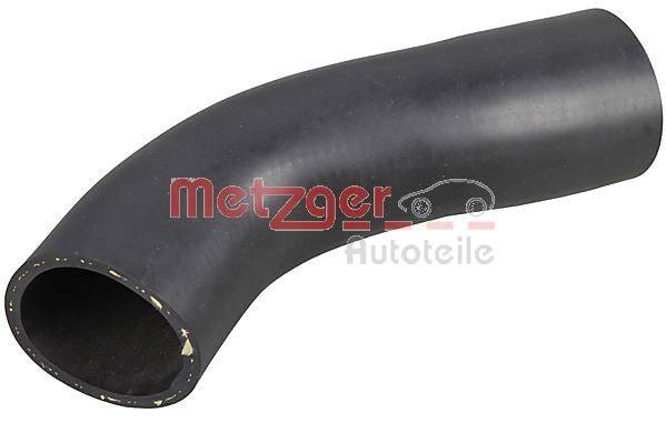 Ein gebogener schwarzer Gummischlauch mit strukturierter Oberfläche, typischerweise in der Automobilanwendung verwendet, mit der Markenbeschriftung 'Metzger Autoteile'.
