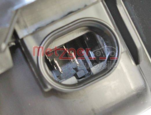 Metzger Autoteile'-Logo ist auf einer Nahaufnahme einer mechanischen Komponente sichtbar, möglicherweise im Zusammenhang mit Autoersatzteilen oder Maschinerie.