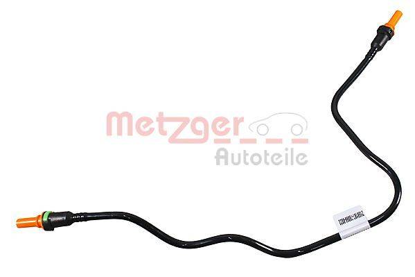 Ein schwarzes Motorrohr mit angehängtem Etikett, das ein Automobilbauteil präsentiert.