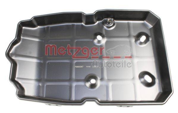 Ein Metallautomotivteil mit dem Markennamen 'Metzger', das mehrere Schrauben und ein gitterartiges Muster aufweist.