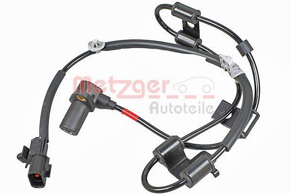 Ein Fahrzeugsensor mit angeschlossener Verkabelung, im Hintergrund mit dem Logo und Markennamen 'Metzger Autoteile'.