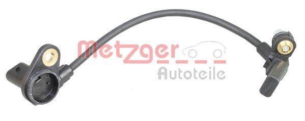 Gebogenes Autoteil mit teilweise sichtbarem 'Metzger Autoteile' Logo, was auf eine Fahrzeugkomponente hindeutet.
