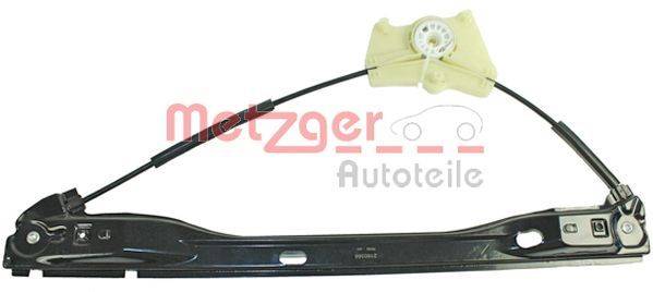 Ein Fensterheber eines Autos vor weißem Hintergrund, ausgestattet mit einem Kabel- und Rollensystem.