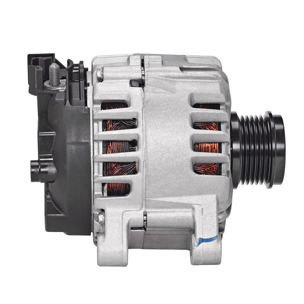 Ein Autolichtmaschinenalternator mit sichtbaren Kupferwicklungen und einem metallischen Gehäuse, der zur Erzeugung elektrischer Energie in Fahrzeugen verwendet wird.