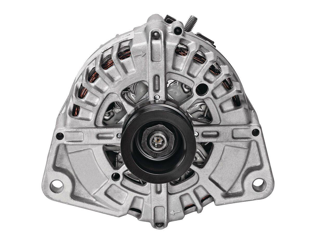 Ein metallischer Autogenerator mit einer zentralen Riemenscheibe, der eine detaillierte Ansicht seiner Komponenten zeigt.