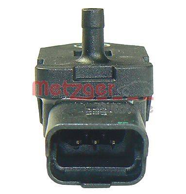 Schwarzer Automotive-Sensorstecker mit einem einzelnen Pin an der Oberseite und rechteckiger Öffnung am unteren Ende.