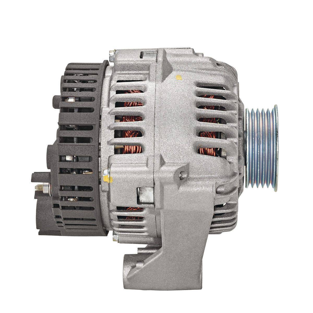 Ein Autolichtmaschinengehäuse mit Metallgehäuse, Riemenscheibe und Kühlschlitzen, die wesentlich sind für die Umwandlung von mechanischer in elektrische Energie.