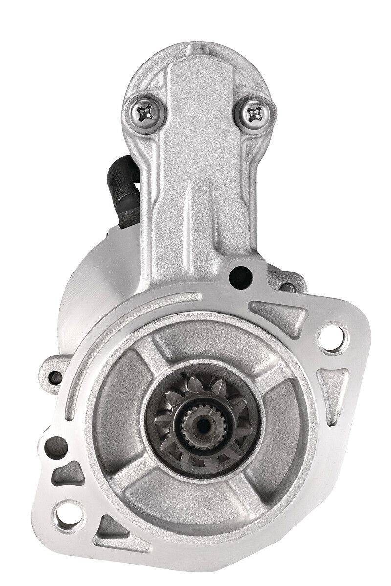 Nahaufnahme eines Anlassers mit Zahnrädern und Befestigungspunkten, die die mechanischen Komponenten zum Anlassen eines Motors veranschaulicht.