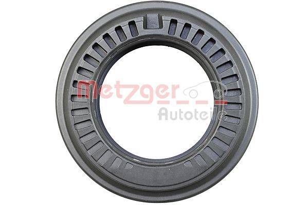 Ein schwarzes Metallautolager mit belüfteter Konstruktion. Die Mitte ist hohl. 'Metzger Autoteile' Logo in Rot aufgedruckt.
