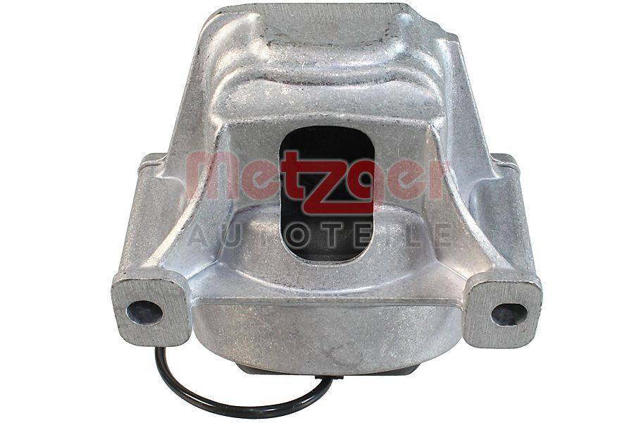 Eine Automotive-Metallhalterung mit der Markenbezeichnung 'Metzger Autoteile', konzipiert für strukturelle Unterstützung und mit einer zentralen zylindrischen Öffnung.