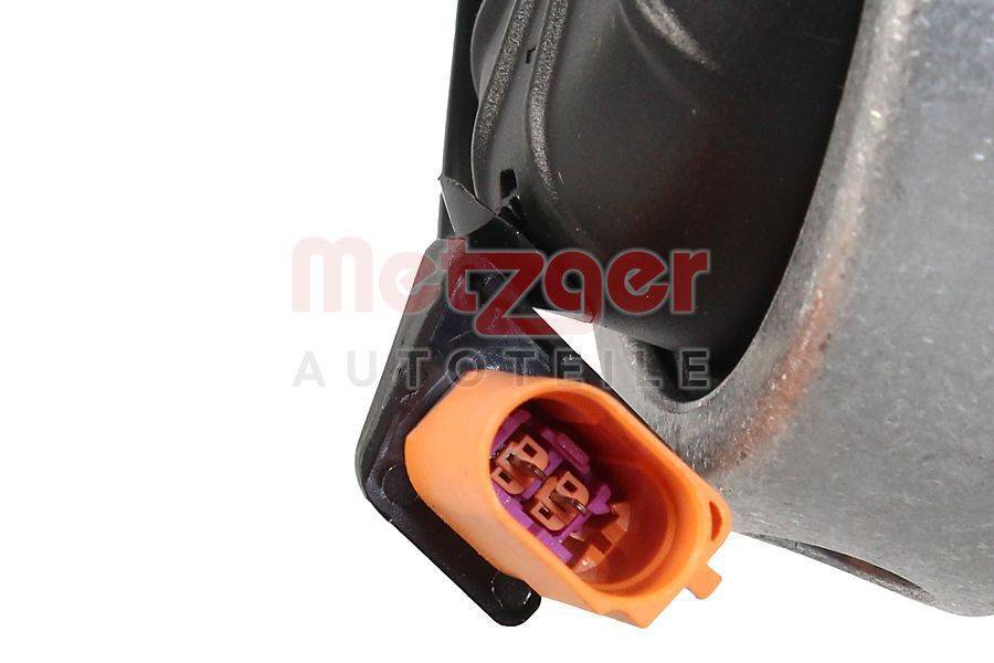 Logo 'Metzger' auf einem schwarzen und silbernen Automobilbauteil mit einem orange-lila elektrischen Stecker, was auf eine Automobilkomponentenmarke hinweist.