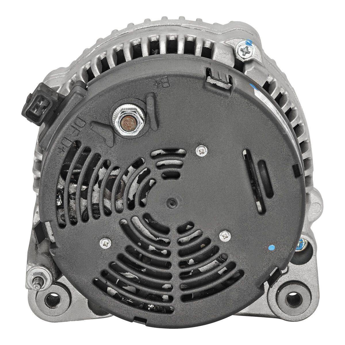 Das Bild zeigt eine Nahaufnahme eines Autogenerators aus Rückansicht und präsentiert sein Metallgehäuse und elektrische Komponenten.