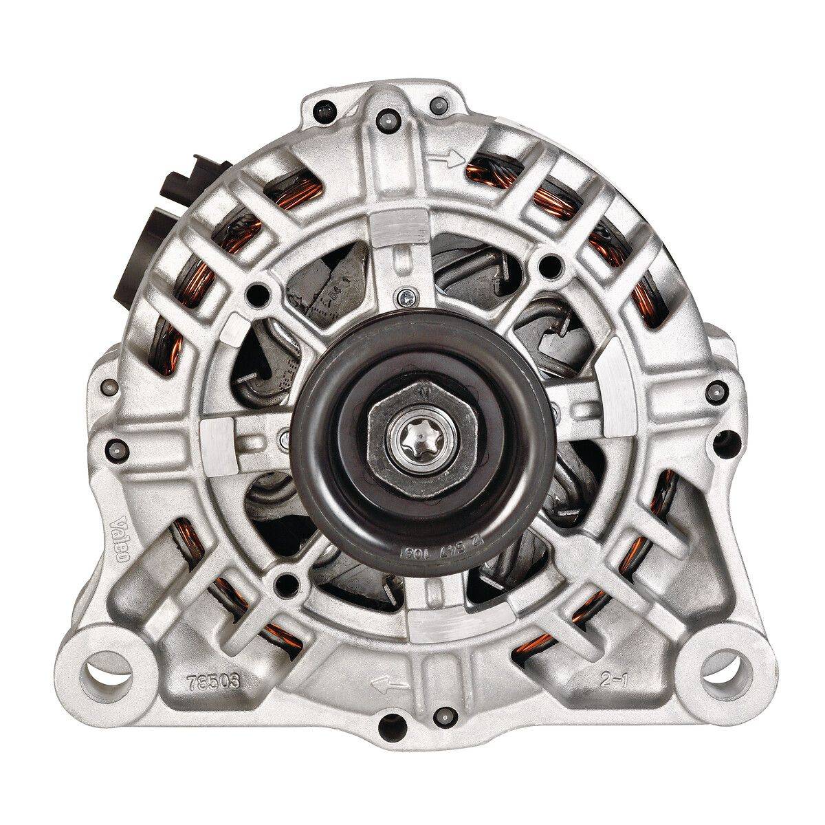 Ein Autolichtmaschine von vorne, die die Riemenscheibe und Kühlschlitze zeigt.