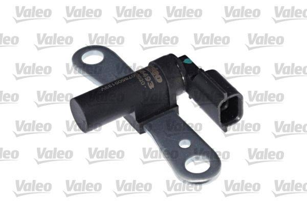 Ein Autosensor mit Befestigungsbügel mit Doppelloch und elektrischem Anschluss, vor einem Hintergrund mit wiederholtem 'Valeo' Text.