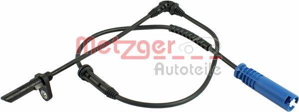 Ein schwarzes Kabel mit Anschlüssen, möglicherweise ein Automotive-Sensor oder eine Leitungskomponente, liegt vor einem weißen Hintergrund. Text liest: 'Metzger'.