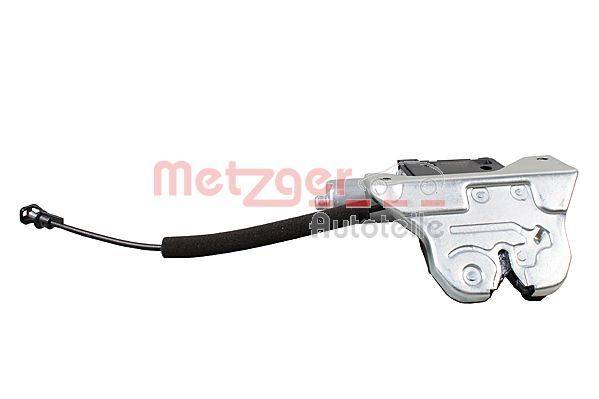 Metallische Fahrzeugtürschloss-Mechanismus vor weißem Hintergrund. Schwarzer Plastikgriff und Draht angeschlossen. Mit 'Metzger Autoteile' Logo gekennzeichnet.