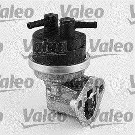 Ein Automotorbestandteil mit zwei hervorstehenden Rohren und einer metallischen Basis mit drei Befestigungslöchern, mit der Markenbezeichnung „Valeo