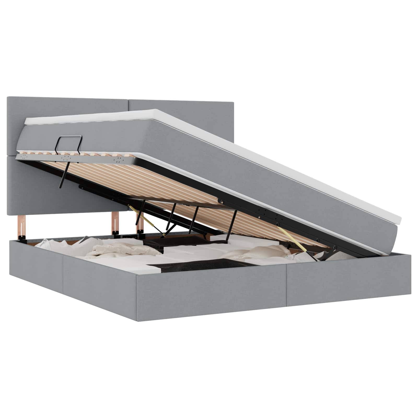 Ein grauer Stauraumbett mit einer hochklappbaren Matratze, die reichlich Stauraum darunter offenbart. Das moderne Design des Bettes umfasst einen gepolsterten Kopfteil.