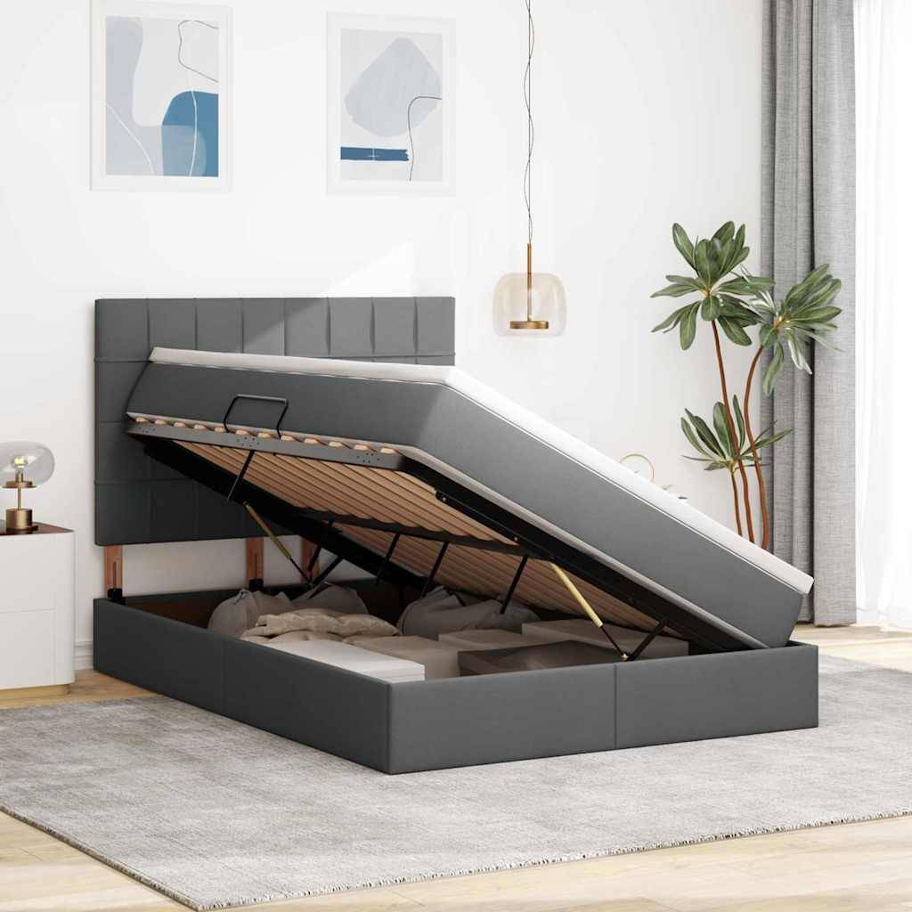 Ein modernes Schlafzimmer zeigt ein grau gepolstertes Bett mit einer Aufbewahrungsbasis zum Hochklappen, die ordentlich sortierte Boxen offenbart. Minimalistische Dekoration umfasst abstrakte Wandkunst und eine Zimmerpflanze.
