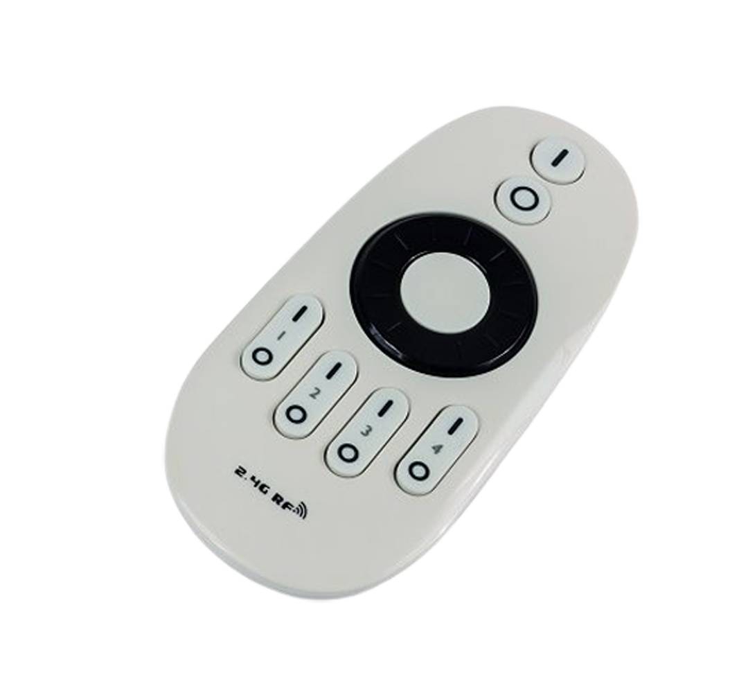 Eine weiße ovale Fernbedienung mit einem großen schwarzen kreisrunden Knopf in der Mitte, umgeben von kleineren Tasten, die von 1 bis 4 beschriftet sind, und einem '2.4G RF'-Indikator.