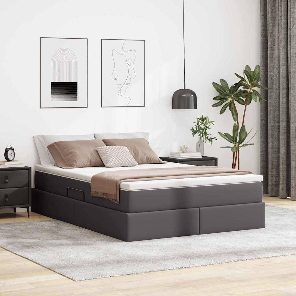 Schlafzimmer mit einem modernen Bett in Weiß- und Grautönen, zwei abstrakten Kunstdrucken an der Wand, einem Nachttisch mit einer Lampe und einer Zimmerpflanze.