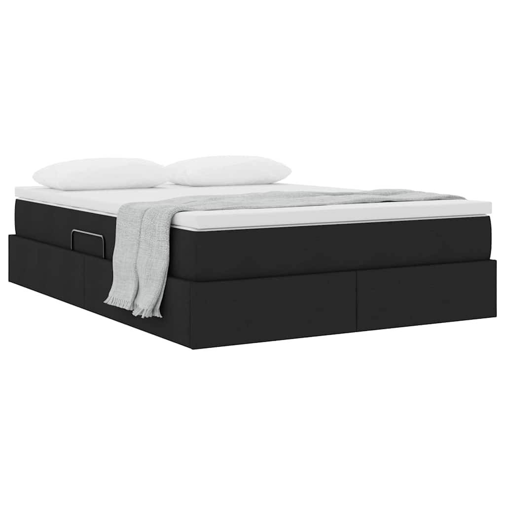 Ein modernes schwarzes Plattformbett mit einer weißen Matratze, Kissen und einer hellgrauen Decke, die über den Rand gehängt ist.