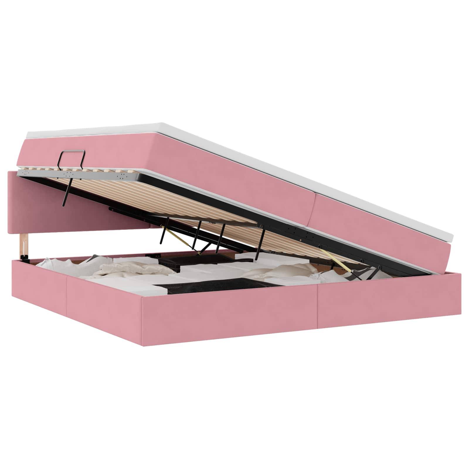 Ein rosa Bett mit Stauraum, bei dem die Matratze angehoben ist und den geräumigen Stauraum darunter freigibt.