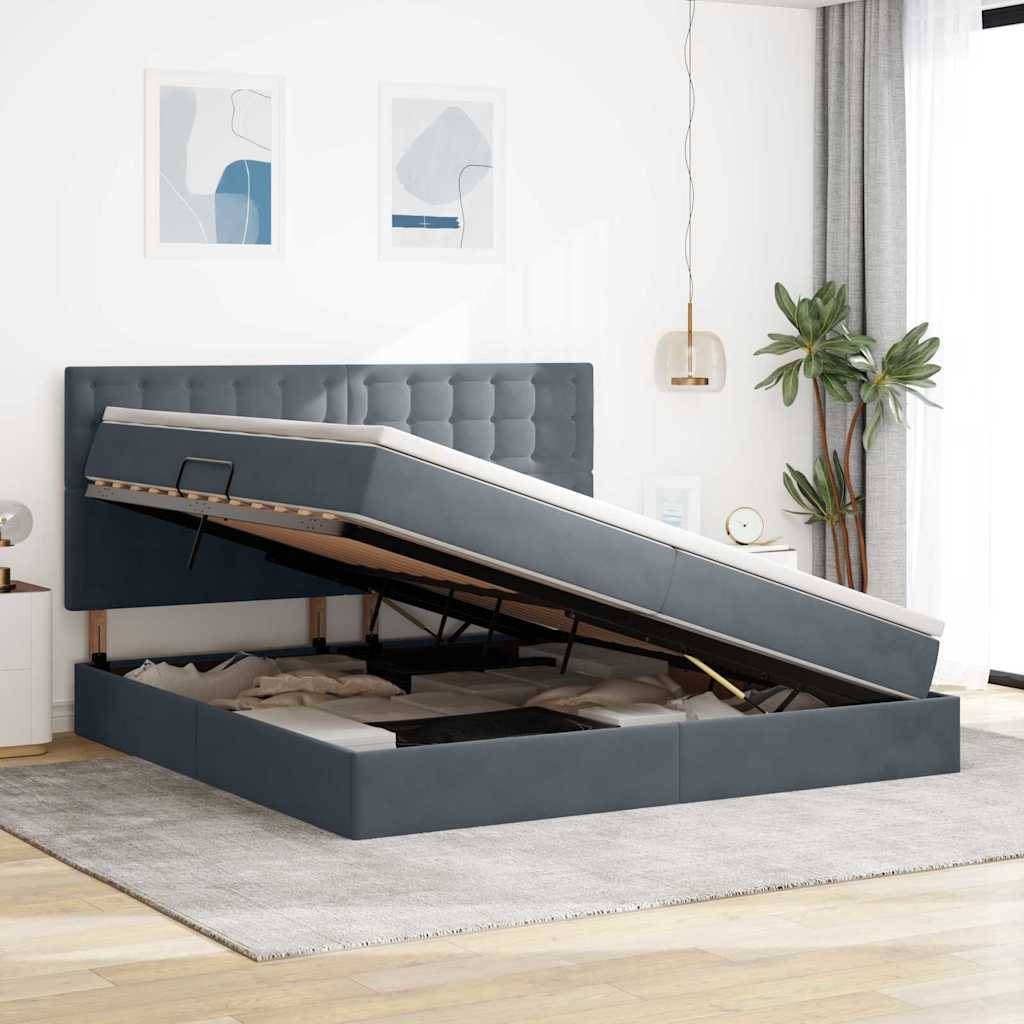 Ein modernes Schlafzimmer zeigt ein offenes Aufbewahrungsbett mit einem dunklen gepolsterten Kopfteil, das reichlich Raum darunter offenbart. Minimalistische Dekoration akzentuiert den Raum.