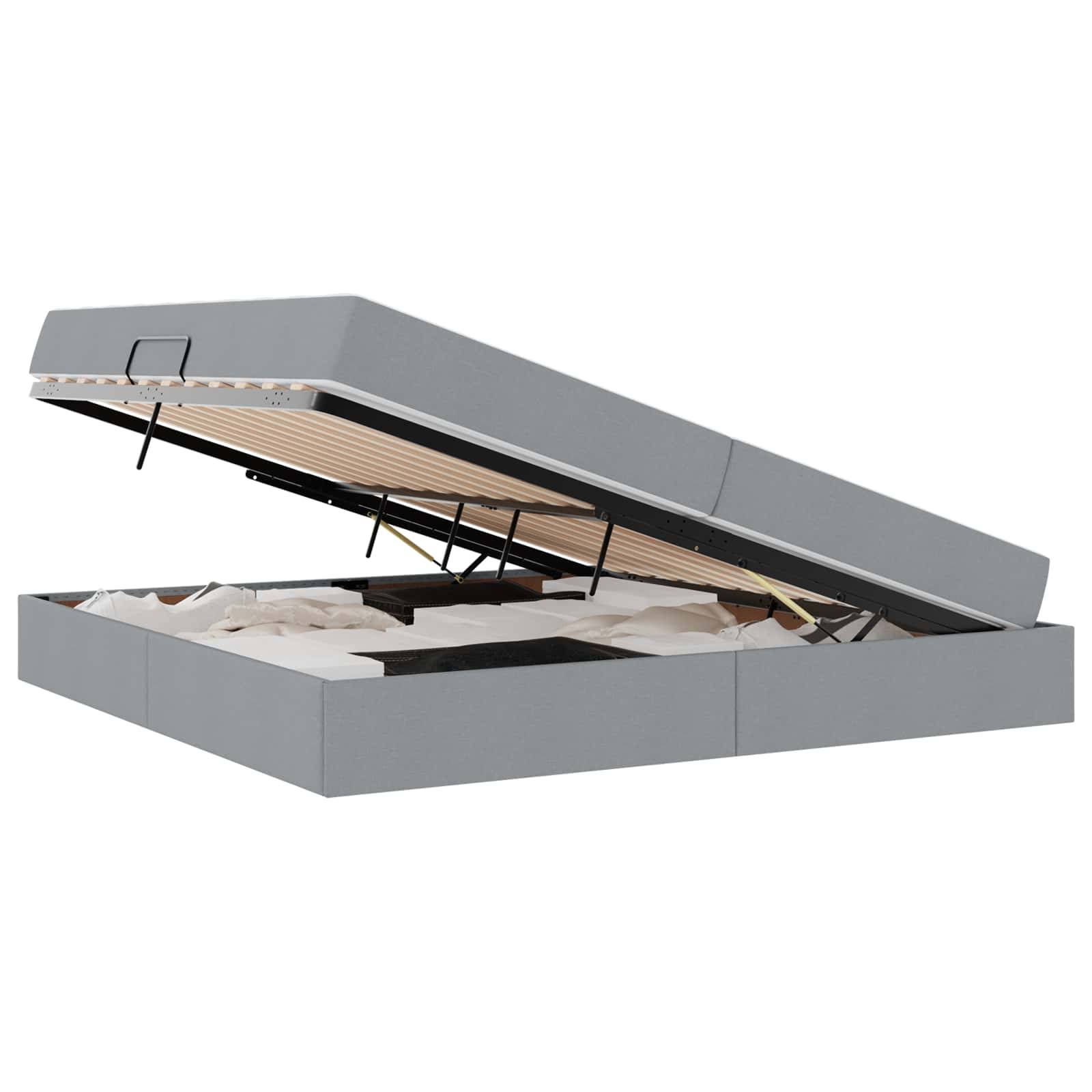Ein grauer Stauraumbett mit einer offenen Klappe, die reichlich Platz darunter zum Verstauen offenbart. Das schlichte Design deutet auf eine moderne und funktionale Schlafzimmerlösung hin.
