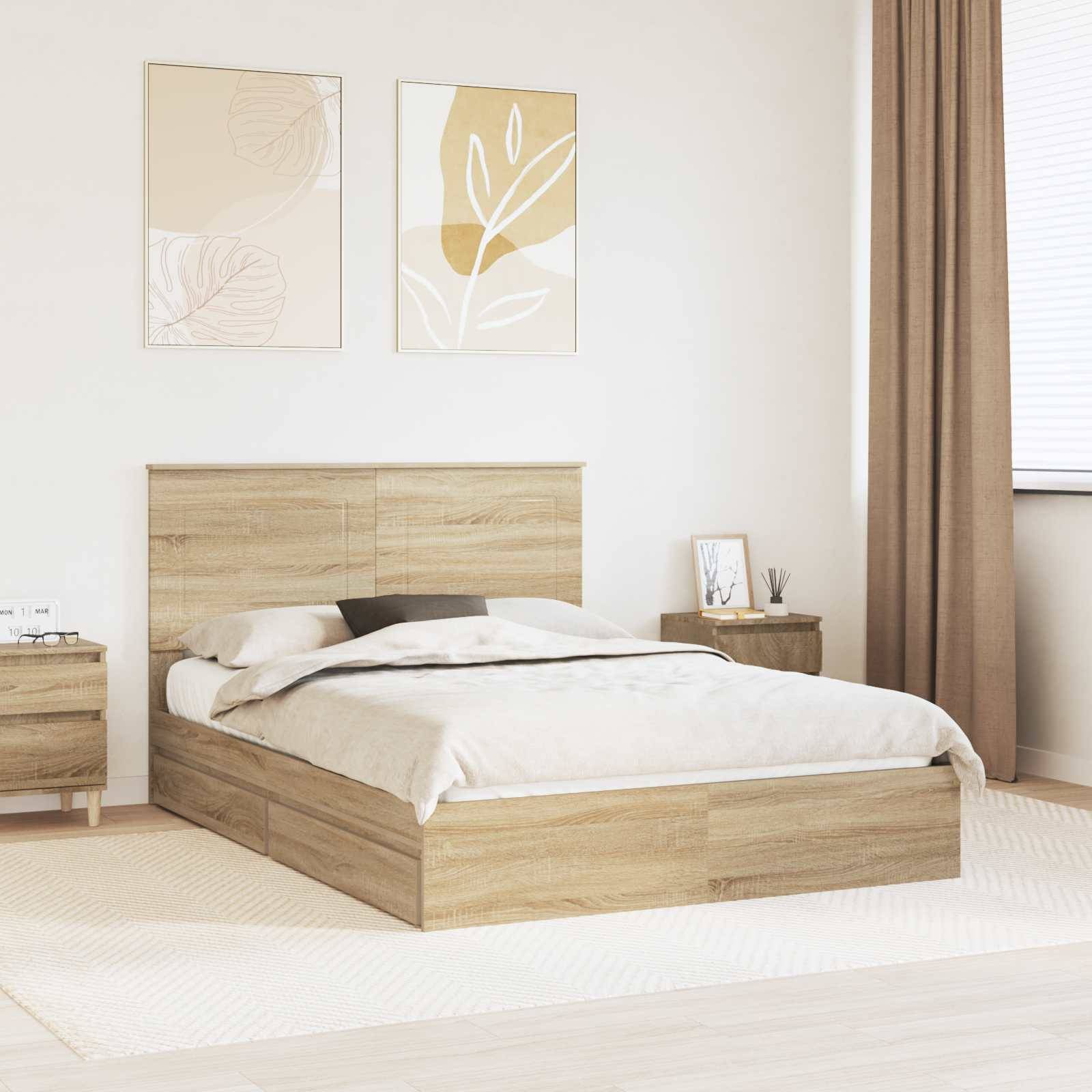Ein minimalistisches Schlafzimmer mit einem Holzbettgestell und passenden Nachttischen, weißer Bettwäsche, abstrakter Wandkunst und einer warmen, neutralen Farbpalette.